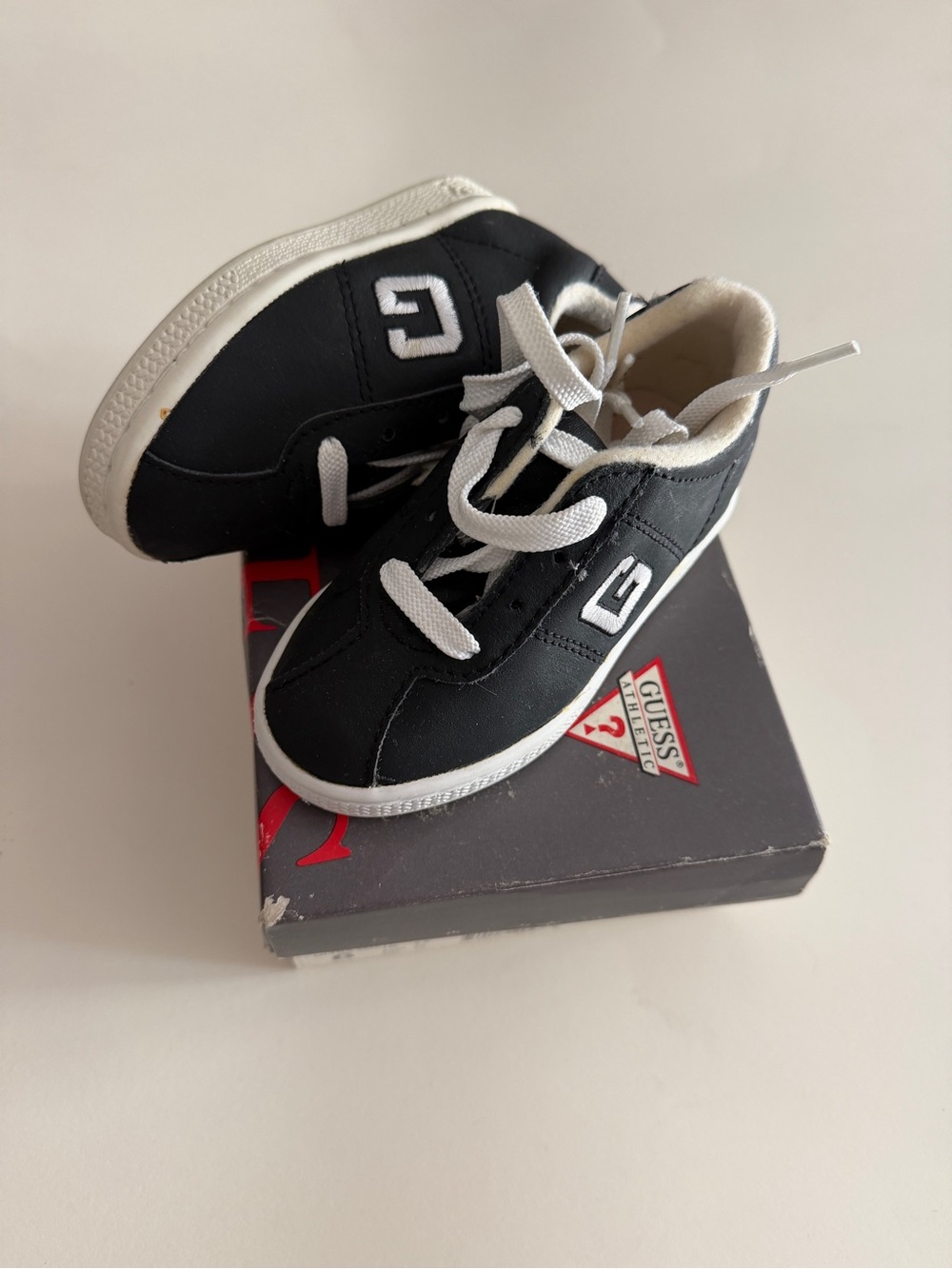 Vintage Baby Guess sneakers Riviera Shoes Size 6 Black White New Old Stock Box